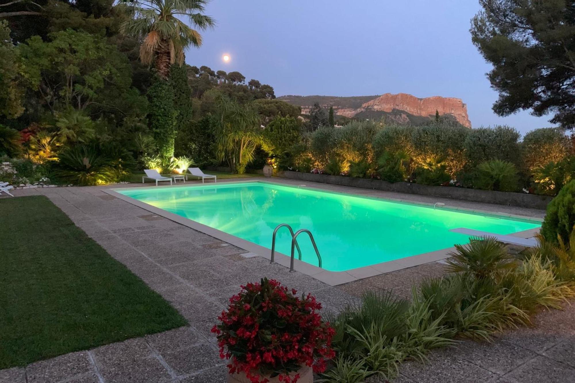 House Surrounded By Nature With Pool In 카시스 외부 사진